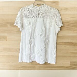 Crisp white lace summer top - SWEET!